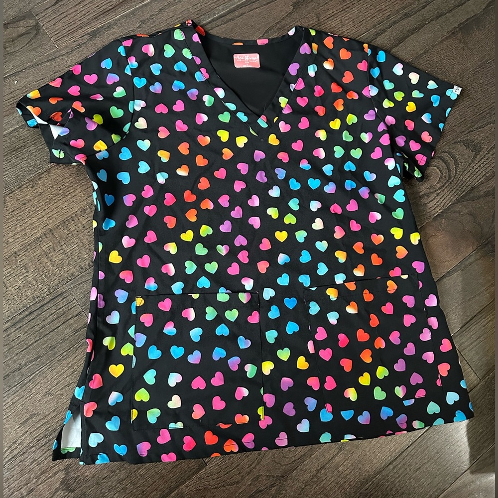 Heart scrub top. Size large. 2 front pockets. Classic fit